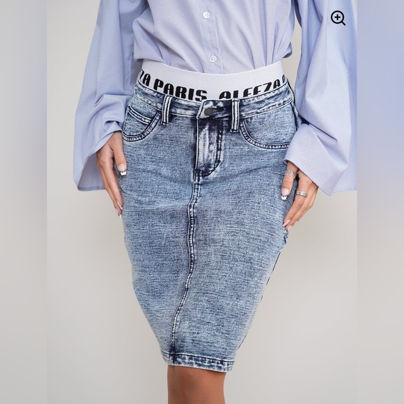 Blue Denim Skirt with Logo Waistband NWT SMALL - Picture 1 of 3